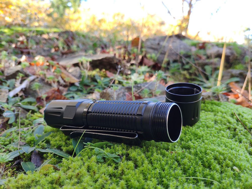 Review] - Olight M2R Pro Warrior - NW, 1800 lumen, TIR Lens, 21700